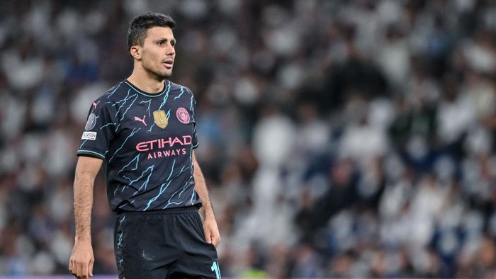 MADRID, SPAIN - APRIL 9: Rodri of Manchester City looks on during the UEFA Champions League quarter-final first leg match between Real Madrid CF and Manchester City at Estadio Santiago Bernabeu on April 9, 2024 in Madrid, Spain. (Photo by Harry Langer/DeFodi Images via Getty Images)