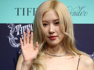 Rose BLACKPINK Resmi Gabung ke The Black Label Rose BLACKPINK Resmi Gabung ke The Black Label