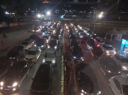 Situasi Malam Puncak Arus Balik di Pelabuhan Merak