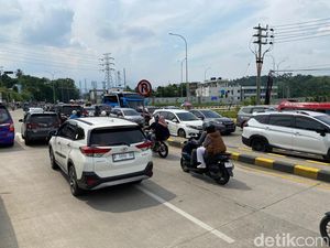 Puncak Arus Wisatawan di Sukabumi, Exit Tol Parungkuda Macet! Puncak Arus Wisatawan di Sukabumi, Exit Tol Parungkuda Macet!