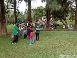 Ribuan Wisatawan Serbu Kebun Raya Cibodas di Momen Libur Lebaran Ribuan Wisatawan Serbu Kebun Raya Cibodas di Momen Libur Lebaran
