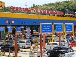 Jelang One Way Arus Balik, Tol Kalikangkung Dipadati Kendaraan Jelang One Way Arus Balik, Tol Kalikangkung Dipadati Kendaraan