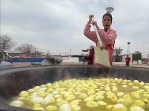 Wow! Yenny di China Masak 1000 Butir Telur Opor Wow! Yenny di China Masak 1000 Butir Telur Opor