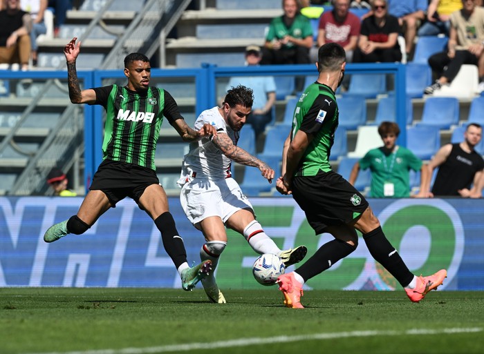 REGGIO NELLEMILIA, ITALY - APRIL 14: Theo Hernandez of AC Milan in action during the Serie A TIM match between US Sassuolo and AC Milan at Mapei Stadium - Citta del Tricolore on April 14, 2024 in Reggio nellEmilia, Italy. (Photo by Claudio Villa/AC Milan via Getty Images)