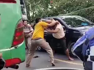 Biang Kerok Adu Jotos Kru Bus Margo Joyo hingga Perwira Polri Turun Tangan Biang Kerok Adu Jotos Kru Bus Margo Joyo hingga Perwira Polri Turun Tangan