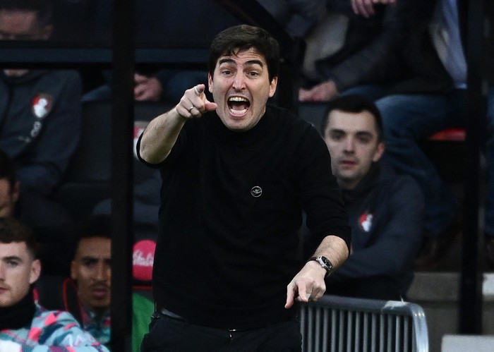 Soccer Football - Premier League - AFC Bournemouth v Manchester United - Vitality Stadium, Bournemouth, Britain - April 13, 2024 AFC Bournemouth manager Andoni Iraola reacts REUTERS/Dylan Martinez NO USE WITH UNAUTHORIZED AUDIO, VIDEO, DATA, FIXTURE 