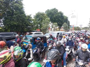 Arus Balik H+4 Lebaran, Jalur Arteri Pantura Cirebon Dipadati Pemudik