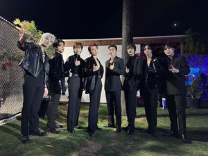 Video: Rayakan Ultah, HONGJOONG ATEEZ Ajak Penggemar Donasi Air Bersih Video: Rayakan Ultah, HONGJOONG ATEEZ Ajak Penggemar Donasi Air Bersih