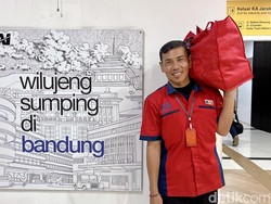 Cerita Dudung Porter Stasiun Bandung di Balik Keriuhan Musim Mudik