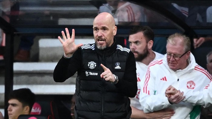 Soccer Football - Premier League - AFC Bournemouth v Manchester United - Vitality Stadium, Bournemouth, Britain - April 13, 2024 Manchester United manager Erik ten Hag reacts REUTERS/Dylan Martinez NO USE WITH UNAUTHORIZED AUDIO, VIDEO, DATA, FIXTURE LISTS, CLUB/LEAGUE LOGOS OR LIVE SERVICES. ONLINE IN-MATCH USE LIMITED TO 45 IMAGES, NO VIDEO EMULATION. NO USE IN BETTING, GAMES OR SINGLE CLUB/LEAGUE/PLAYER PUBLICATIONS.