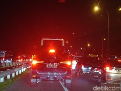 Arus Balik Lebaran, Lalin GT Cikatama Menuju Rest Area Km 62 Macet