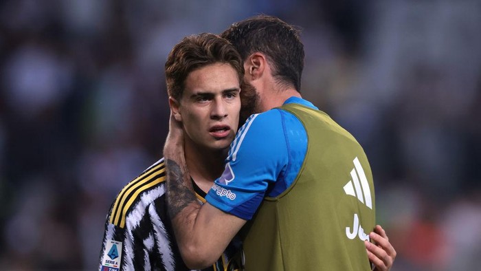 TURIN, ITALY - APRIL 13: Carlo Pinsoglio of Juventus embraces team mate Kenan Yildiz following the final whistle of the Serie A TIM match between Torino FC and Juventus FC - Serie A TIM  at Stadio Olimpico di Torino on April 13, 2024 in Turin, Italy. (Photo by Jonathan Moscrop/Getty Images)