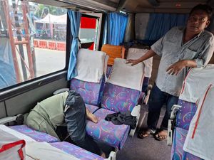 Kernet Asal Sumbar Ditemukan Tewas dalam Bus Terparkir di Loket Jambi Kernet Asal Sumbar Ditemukan Tewas dalam Bus Terparkir di Loket Jambi