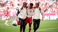 Kingsley Coman punya talenta besar, tapi masih dibelit perkara cedera dan inkonsistensi. Musim panas ini Bayern bisa memilih menjualnya dengan harga yang masih relatif tinggi mengingat kontraknya akan habis di 2027. Foto: Getty Images/Adam Pretty