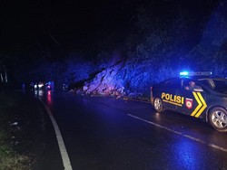Longsor Tutup Jalan Poros Malino Gowa Malam Ini, Lalin Sempat Macet