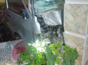 3 Fakta Minibus Rombongan Pemudik Asal Bandung Tabrak Rumah di Kulon Progo 3 Fakta Minibus Rombongan Pemudik Asal Bandung Tabrak Rumah di Kulon Progo