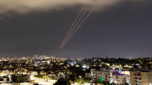 Penampakan Serangan Iran ke Israel, 200 Rudal Ditembakkan