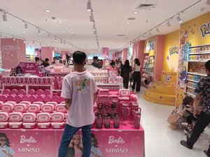 Serba Pink, Miniso Transmart Mal Kokas Diserbu Pembeli Serba Pink, Miniso Transmart Mal Kokas Diserbu Pembeli