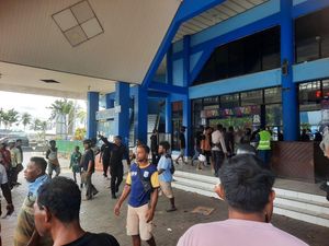 Personel TNI AL Terlibat Keributan dengan Brimob di Pelabuhan Sorong Personel TNI AL Terlibat Keributan dengan Brimob di Pelabuhan Sorong