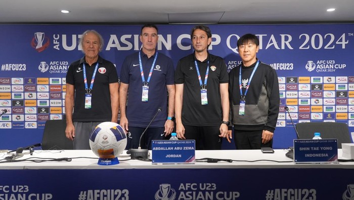 Pelatih Timnas Indonesia U-23 Shin Tae-yong dan tiga pelatih timnas Grup A Piala Asia U-23 2024.