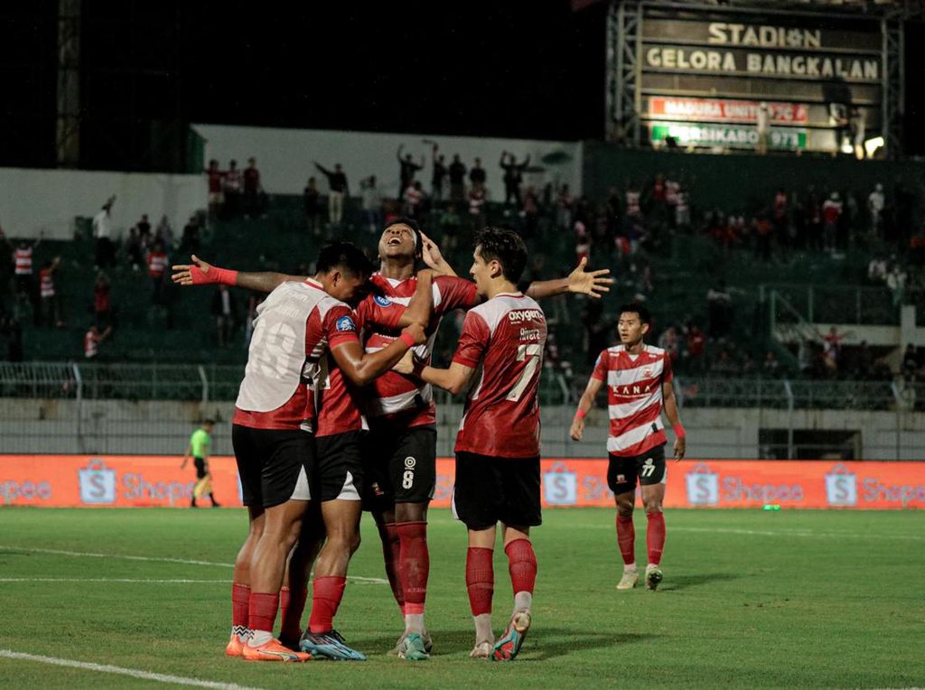 4 Besar Makin Panas Usai Madura United Gasak Borneo FC 4-0
