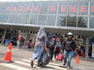 Warga Girang Sambut Fasilitas Eskalator di Stasiun Senen: Harus Ramah Difabel