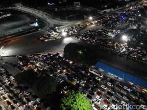 Pemudik Membludak di Pelabuhan Bakauheni, Delaying System Diaktifkan Pemudik Membludak di Pelabuhan Bakauheni, Delaying System Diaktifkan