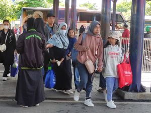 H+4 Lebaran, Terminal Purabaya Mulai Dipadati Penumpang Arus Balik H+4 Lebaran, Terminal Purabaya Mulai Dipadati Penumpang Arus Balik