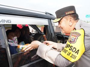 Kapolda Pantau Arus Balik di Riau, Pastikan Mudik-Balik Lancar