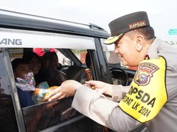 Kapolda Pantau Arus Balik di Riau, Pastikan Mudik-Balik Lancar