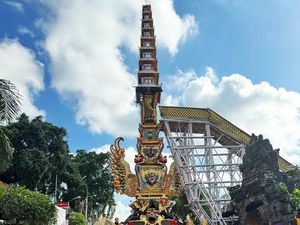 Suasana Upacara Pelebon Termegah di Puri Ubud Suasana Upacara Pelebon Termegah di Puri Ubud