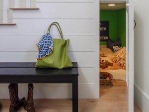 6 Cara Fungsikan Ruang Bawah Tangga, Ternyata Bisa buat Ini