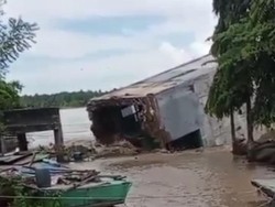 Rumah Sarang Walet di Pinrang Hanyut Terbawa Arus Banjir Kiriman Toraja