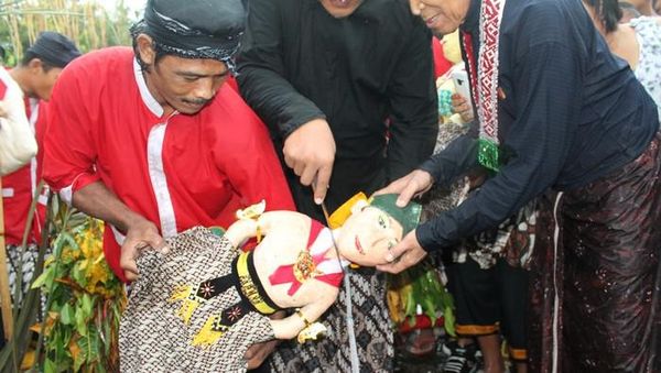 Potret Penyembelihan Pengantin Berpaes Jawa