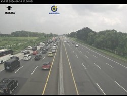 Tol Japek Km 65 Arah Jakarta Macet, Lalin ke Cipali Dialihkan ke Luar Tol