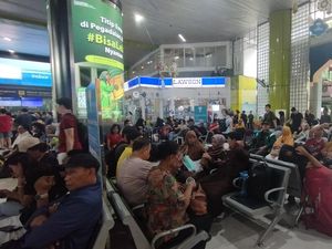 Arus Balik Mudik di Stasiun Gambir, Pintu Kedatangan-Keberangkatan Padat