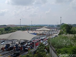Arus Balik Lebaran, Gate Tol Cikatama Mulai Padat Pagi Ini
