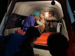 Longsor Terjang Rumah Warga di Makale Selatan Tator, 3 Orang Tewas-1 Hilang Longsor Terjang Rumah Warga di Makale Selatan Tator, 3 Orang Tewas-1 Hilang