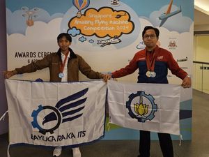 Keren! Mahasiswa ITS Sabet Medali Perak di Kontes Robot Terbesar Singapura Keren! Mahasiswa ITS Sabet Medali Perak di Kontes Robot Terbesar Singapura