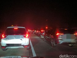 Arus Balik Tol Mojokerto-Surabaya Masih Mengular Imbas Kecelakaan di KM 723