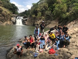 Gratis Masuk, Wisata Air Terjun Tuang Loe Jeneponto Ramai Saat Libur Lebaran