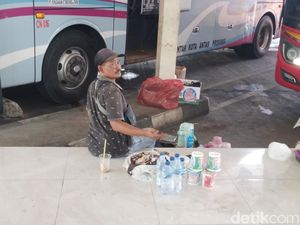 Mudik Berkah Bagi Pedagang Kopi di Terminal Harjamukti Cirebon