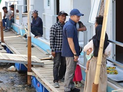 HUT Mayor Teddy, Prabowo Tugaskan Beri Bingkisan ke Warga Kampung Nelayan