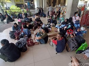 Bus Kena Macet di Ajibarang, Penumpang Telantar Sejak Semalam di Terminal Bus Kena Macet di Ajibarang, Penumpang Telantar Sejak Semalam di Terminal
