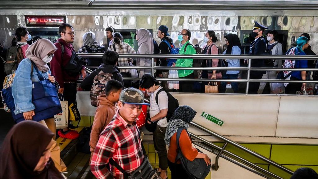 Suasana Arus Balik di Stasiun Gambir Suasana Arus Balik di Stasiun Gambir