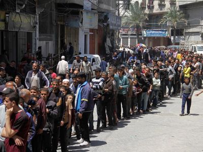 Buka Setelah Tutup Berbulan-bulan, Toko Roti di Gaza Diserbu Warga