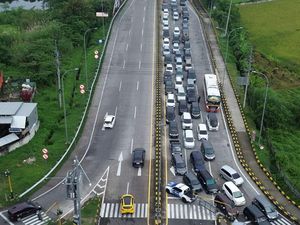 Arus Silaturahmi, Fenomena Unik Kepadatan Volume Kendaraan di Tol Jomo Arus Silaturahmi, Fenomena Unik Kepadatan Volume Kendaraan di Tol Jomo