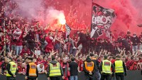 Tidak perlu menunggu sampai peluit akhir dibunyikan, pesta sudah bisa dimulai sejak pertengahan babak kedua karena Leverkusen sedemikian mendominasi lawannya. Foto: AP/Martin Meissner