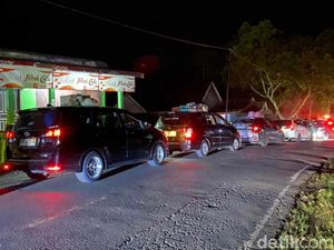 Arus Balik Lebaran, Jalur Poros Maros-Bone di Camba Macet Malam Ini Arus Balik Lebaran, Jalur Poros Maros-Bone di Camba Macet Malam Ini