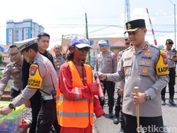 Polres Lamongan Cek Palang Pelintasan KA demi Pastikan Libur Lebaran Aman